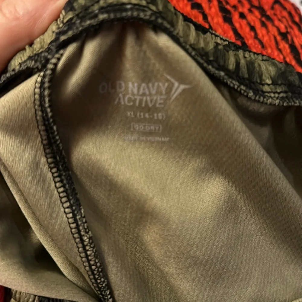 Boys old navy go dry camo shorts - Great used condition-‎ xl 14-16